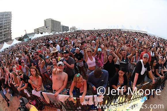 crowd6833