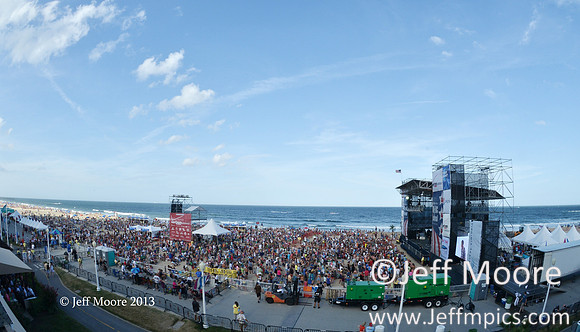 crowd2656fb