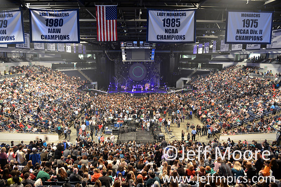 Crowd9339