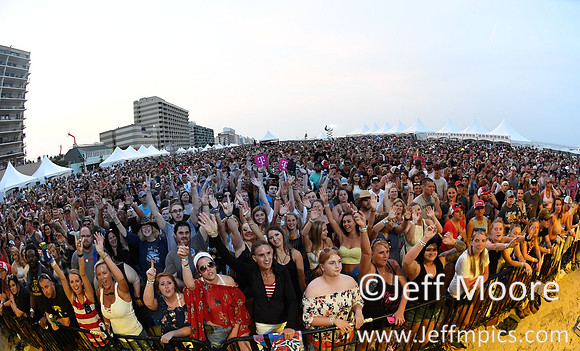 crowd6918