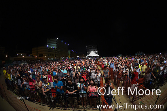 crowd706fb