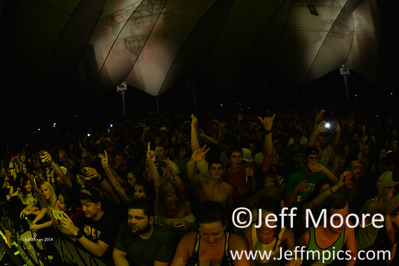 crowd3540fb