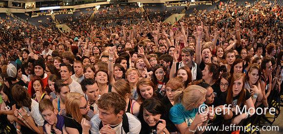 CROWD5438