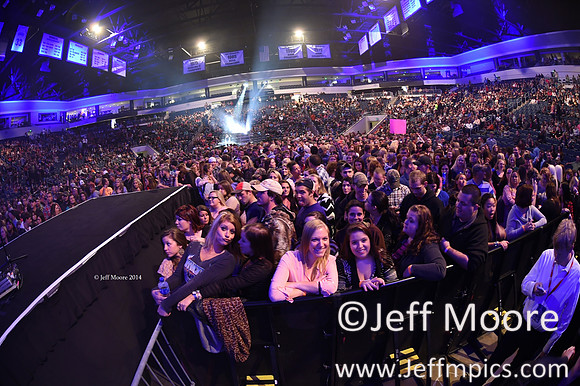 crowd3941fb