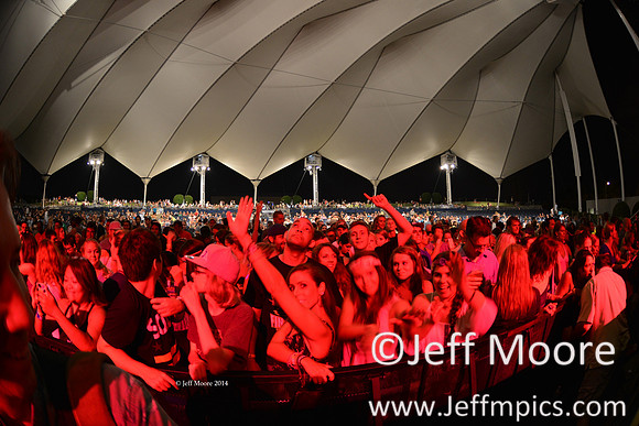 crowd2685fb