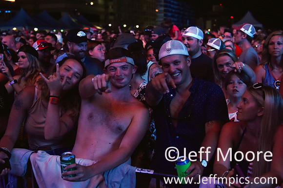 crowd8664