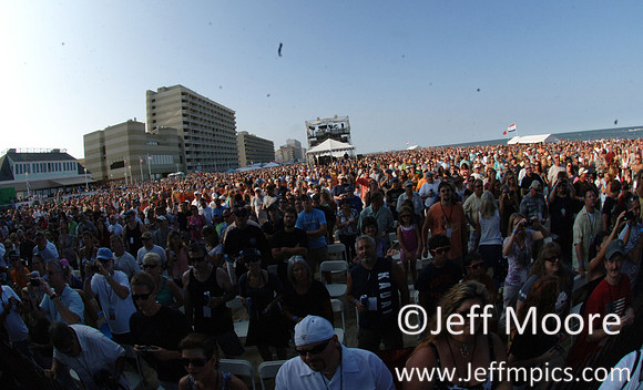 CROWD104_04