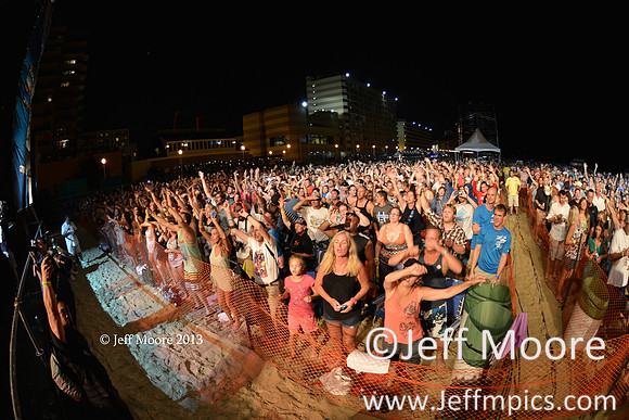 CROWD2936fb