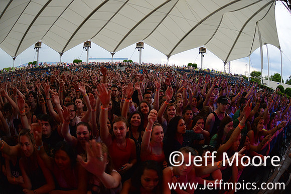 crowd1563fb