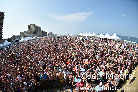 crowd145
