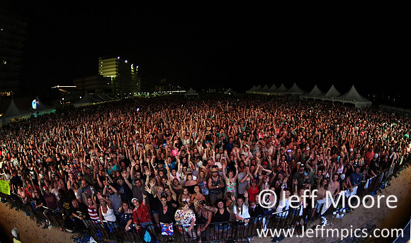 crowd6954
