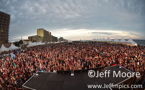crowd200
