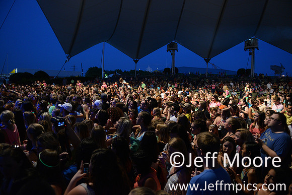 crowd1236