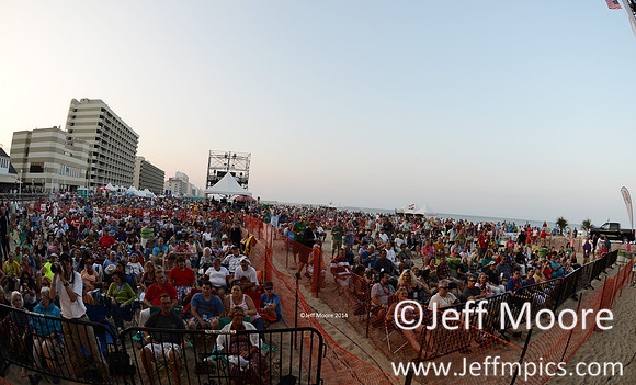 crowd2695fb