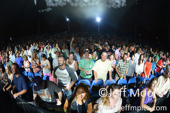 crowd2457fb