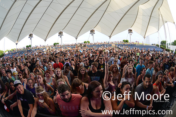 crowd1750fb