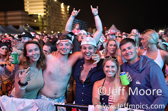 crowd8659