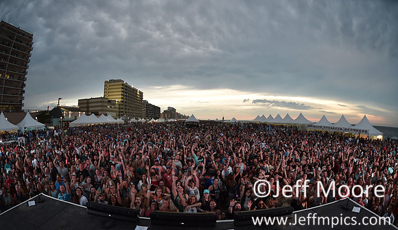 crowd189