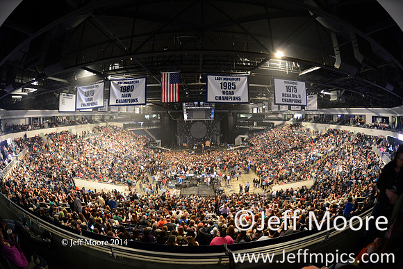 Crowd754fb